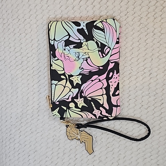 2/$20 Disney Make Up Wristlet Bags - Picture 4 of 8